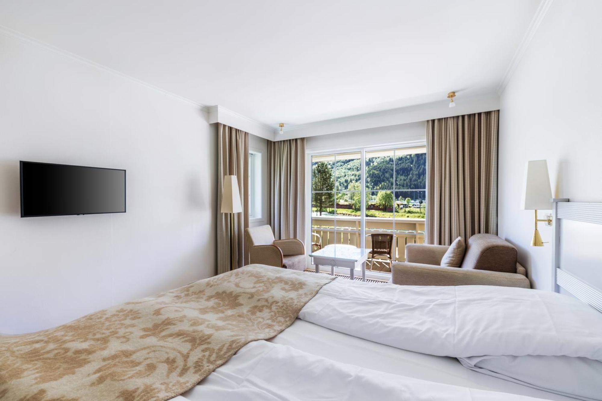 Hotel Loenfjord 卢恩 外观 照片
