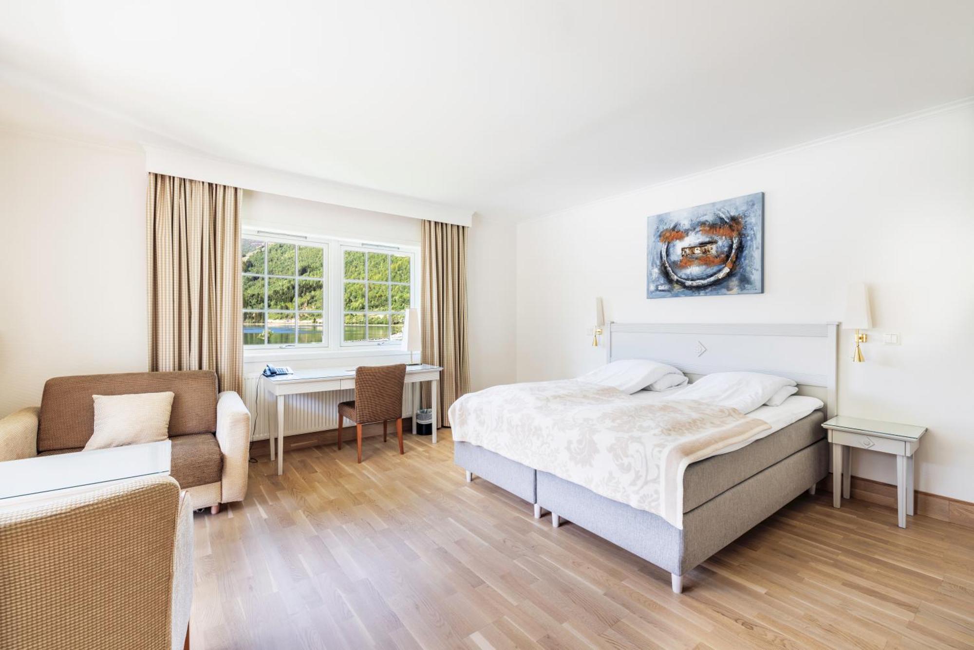 Hotel Loenfjord 卢恩 外观 照片